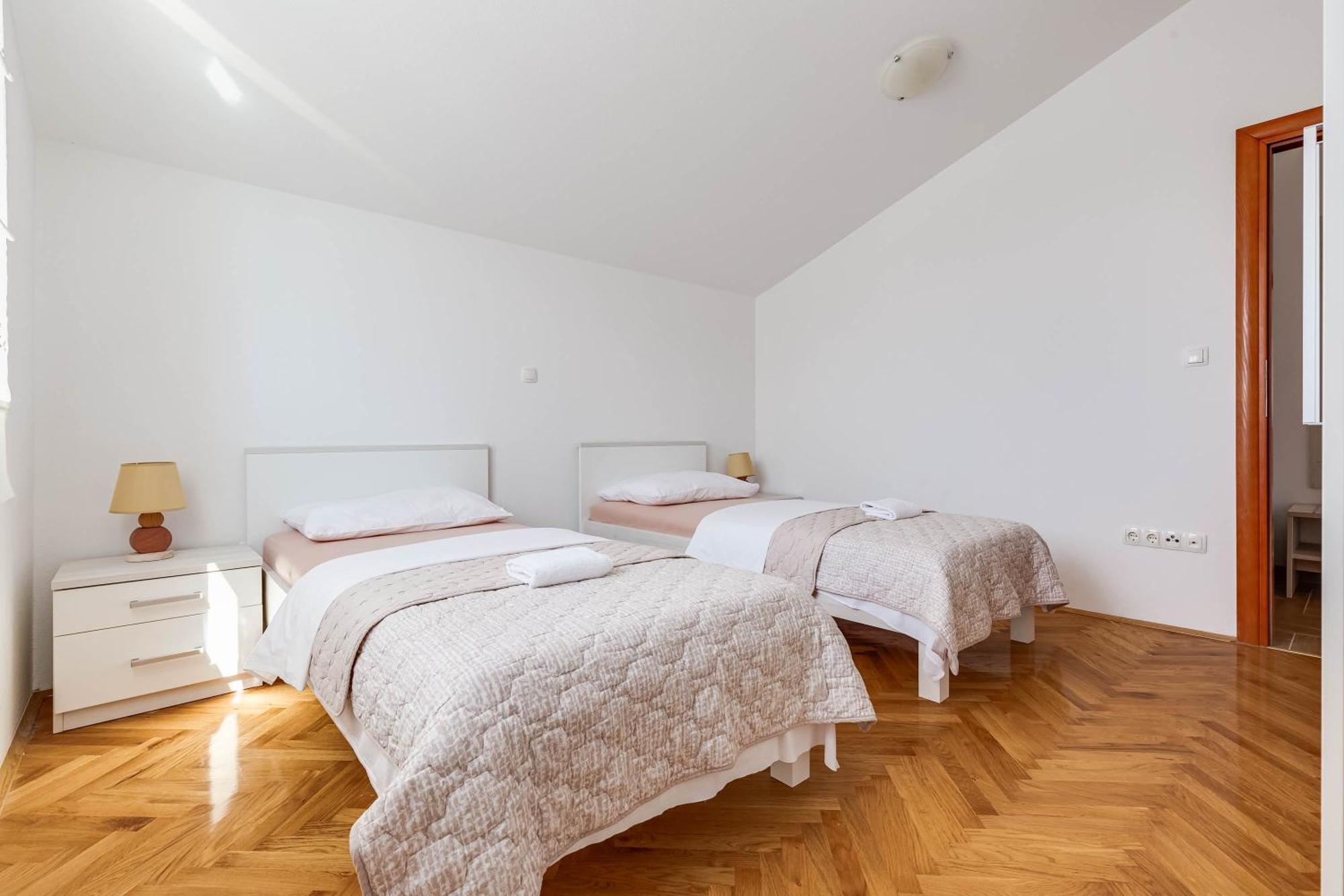 Apartmani Pocrnic Pakoštane Eksteriør billede
