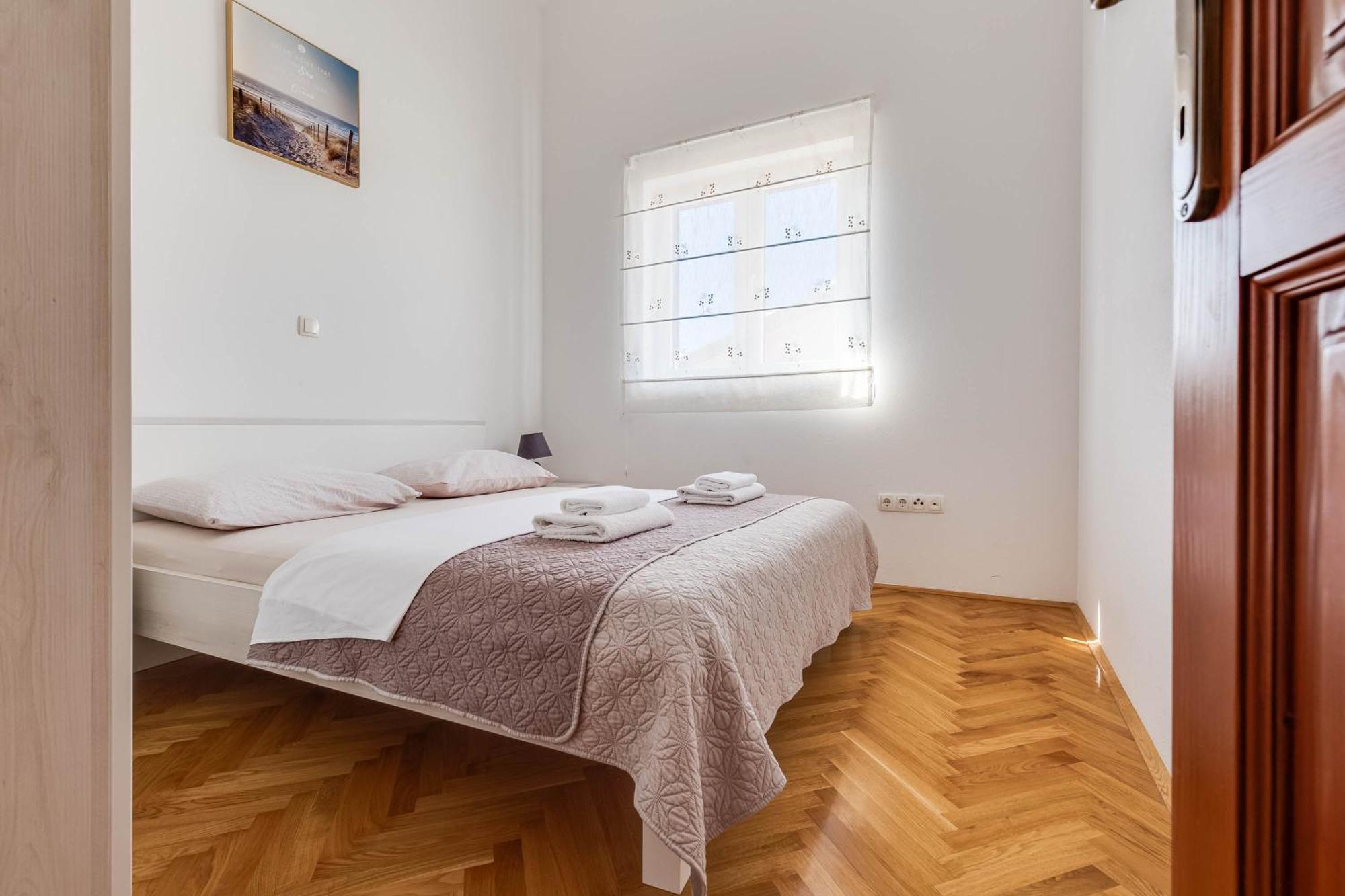 Apartmani Pocrnic Pakoštane Eksteriør billede