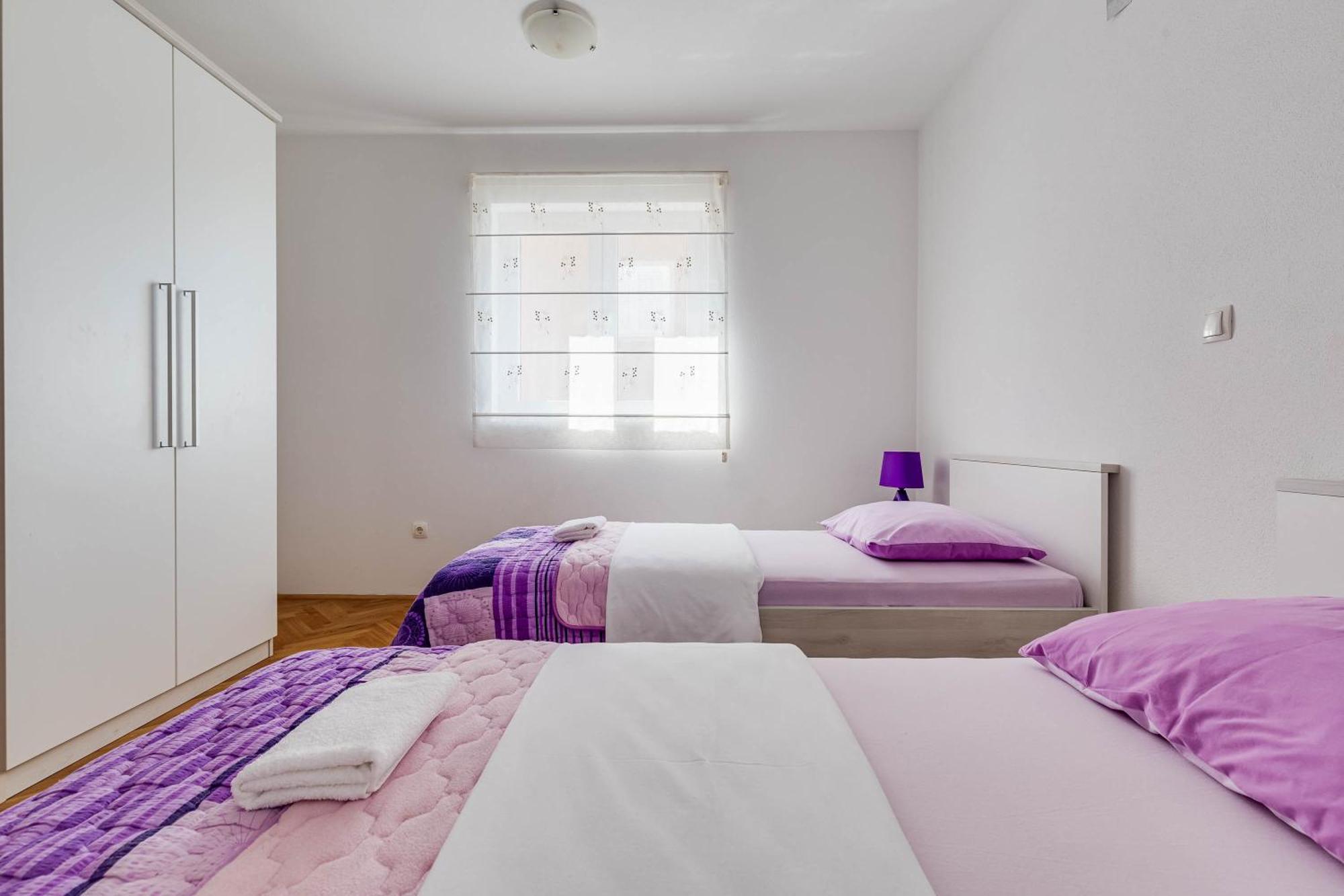 Apartmani Pocrnic Pakoštane Eksteriør billede